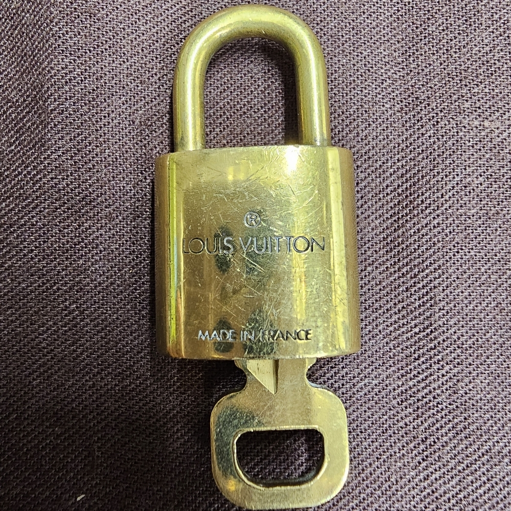 LV LOCK & KEY #319 - Picture 3 of 4